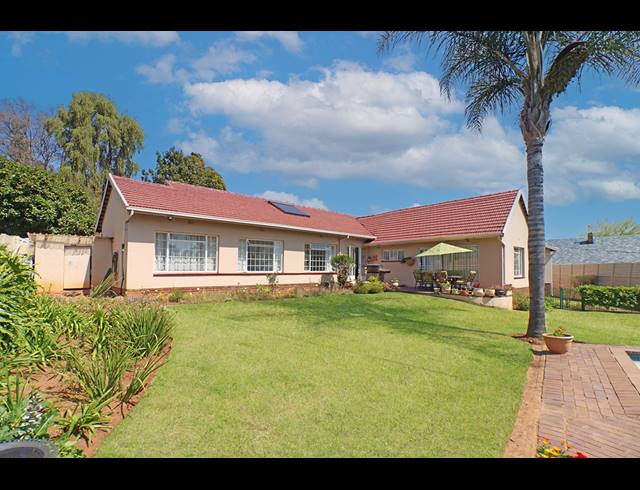 4 BEDROOM FREEHOLD FOR SALE IN GLENHAZEL